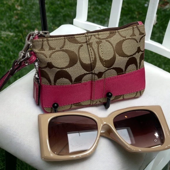 Coach Handbags - Coach Wristlet